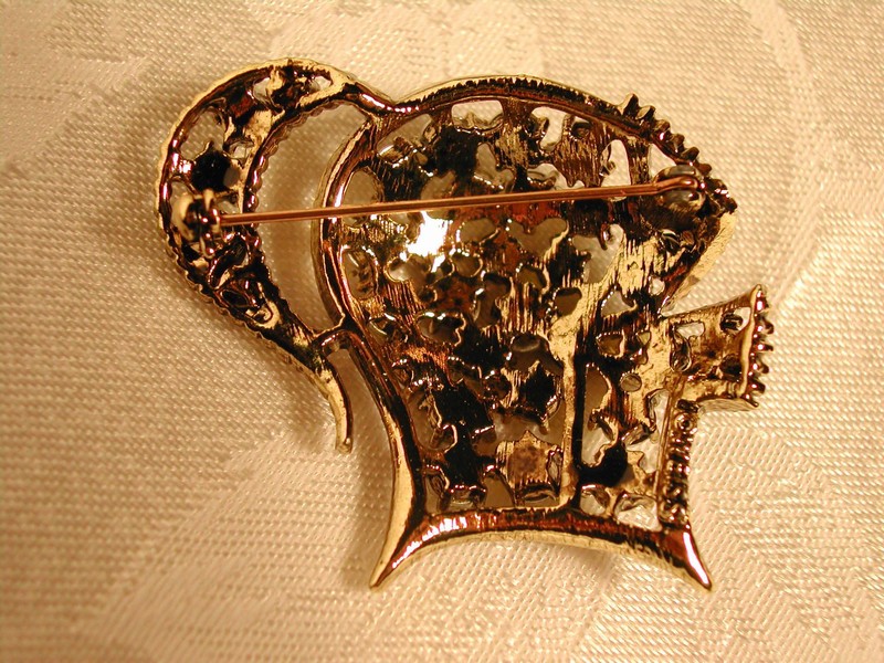 A Vintage Weiss Knights Helmet Pin Brooch
