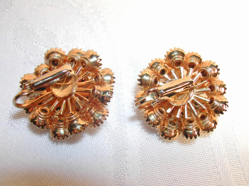 Fantastic Rhinestone & Gold Tone  Fashion Jewelry Clip-on Earrin