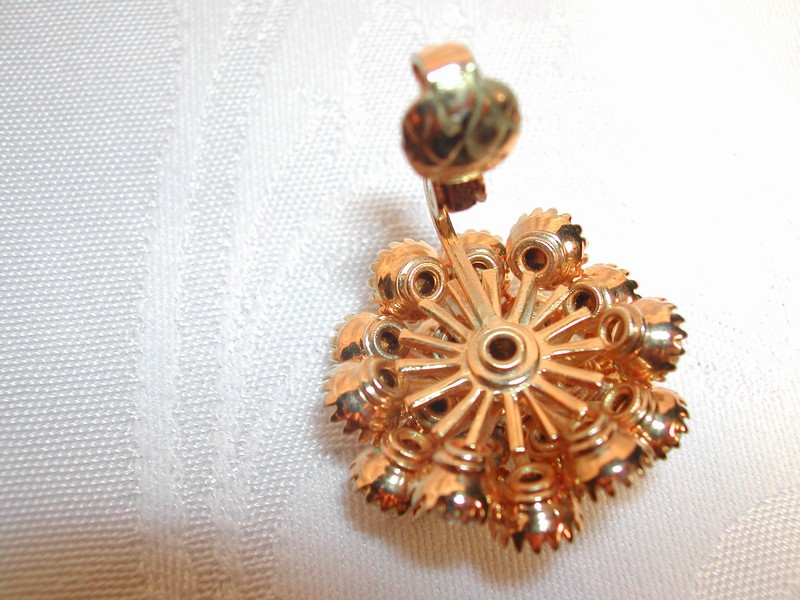 Fantastic Rhinestone & Gold Tone  Fashion Jewelry Clip-on Earrin