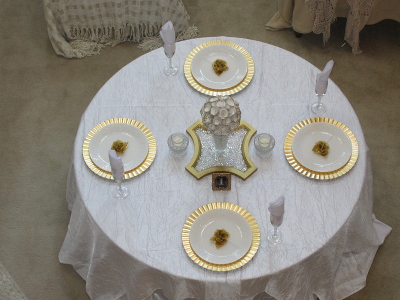 Elegance in Gold Centerpiece Sets