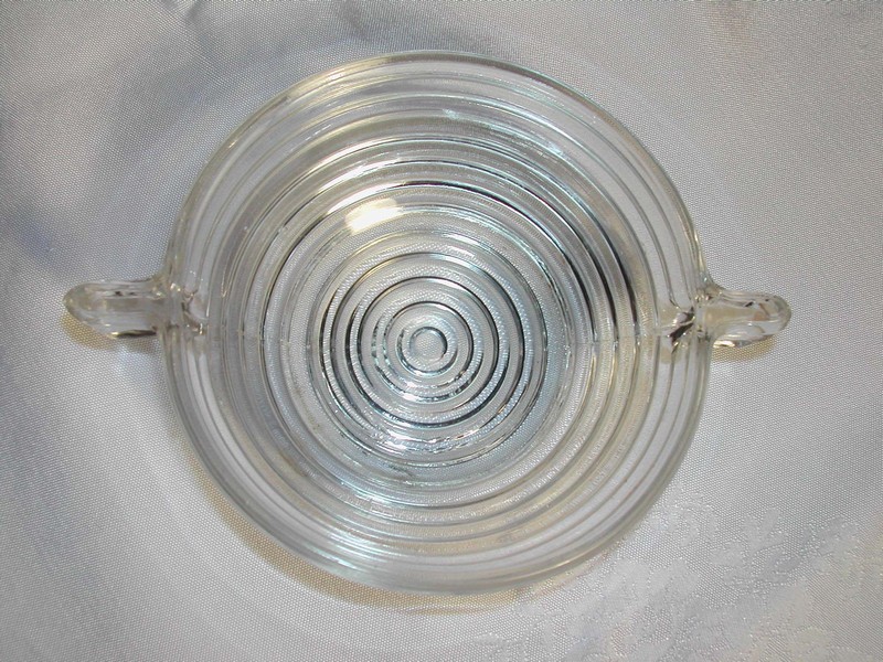 A "Manhattan" Horizontal Ribbed Berry Bowl Anchor Hocking Glass
