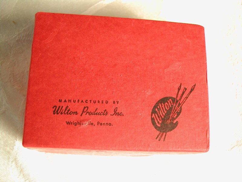 Wilton Products Inc. Cast Iron Metal Americana Stars Original Bo