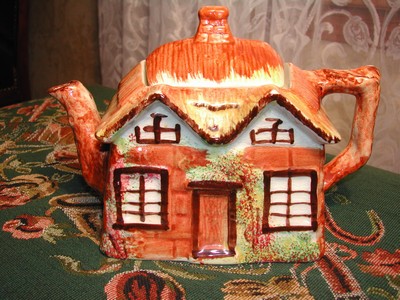 Lovely Vintage Majolica Cottageware Teapot c. 1940's