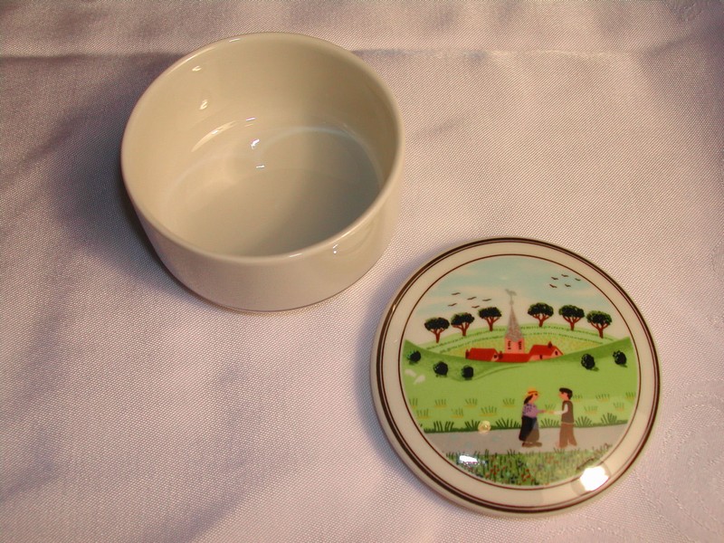 Villeroy & Boch Porcelain Trinket/Powder Box Design Naif