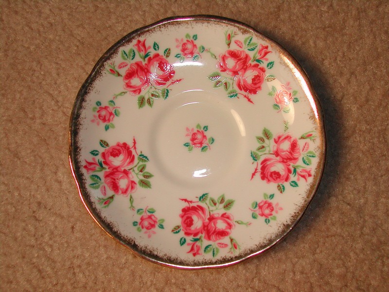 Lovely Royal Stafford English Roses & Brushed Gold Teacup/Saucer
