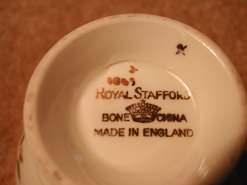 Lovely Royal Stafford English Roses & Brushed Gold Teacup/Saucer