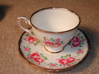 Lovely Royal Stafford English Roses & Brushed Gold Teacup/Saucer
