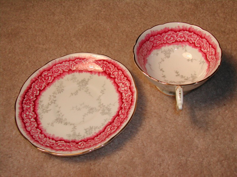 Elegant Vintage “Coalport” English Roses & Vines Teacup/Saucer
