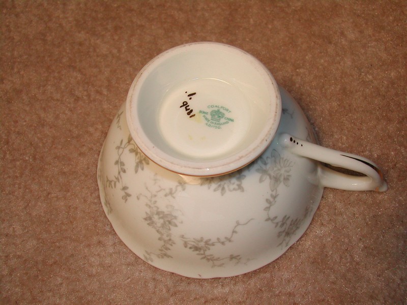 Elegant Vintage “Coalport” English Roses & Vines Teacup/Saucer