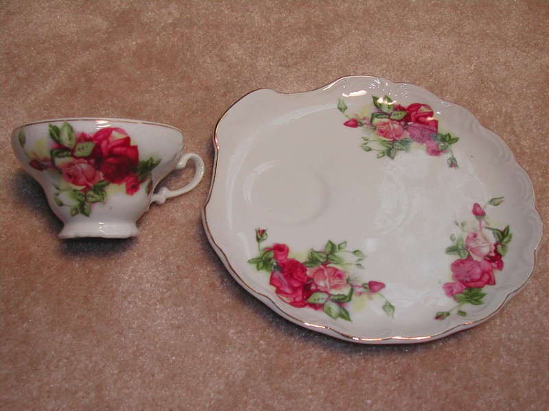 Adorable Victorian Sandwich Tray & Tea Cup Roses