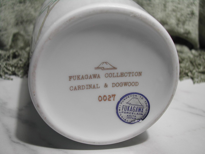 Fukagawa Collection Cardinal & Dogwood Vase Gold Rim