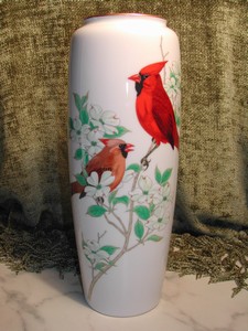 Fukagawa Collection Cardinal & Dogwood Vase Gold Rim