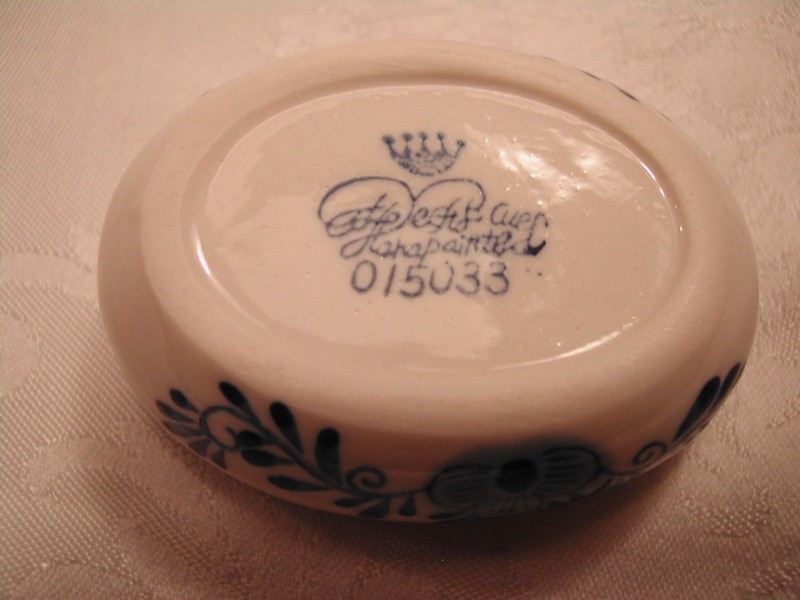 Delft Holland Blue & White Hand Painted Trinket Box Oval