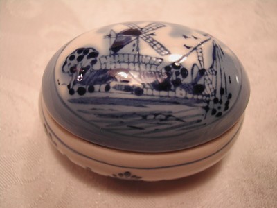 Delft Holland Blue & White Hand Painted Trinket Box Oval