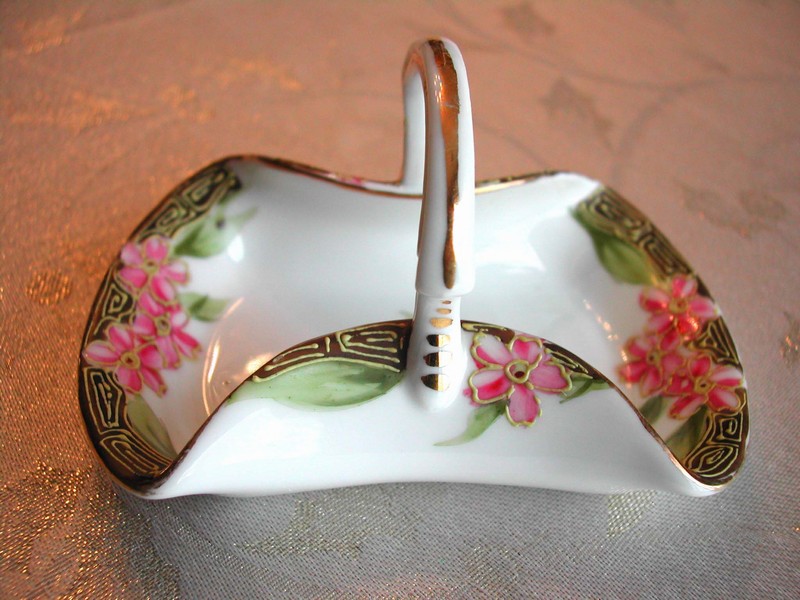 A Nippon Hand Painted Moriage Basket Dish Flowers 1911-1921