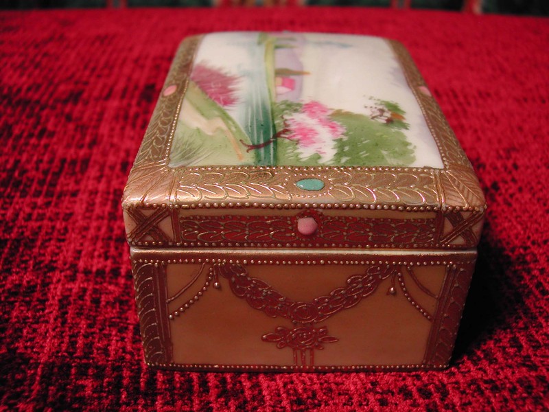 A Morimura Brothers Nippon Lake Scene Cigarette Dresser Box