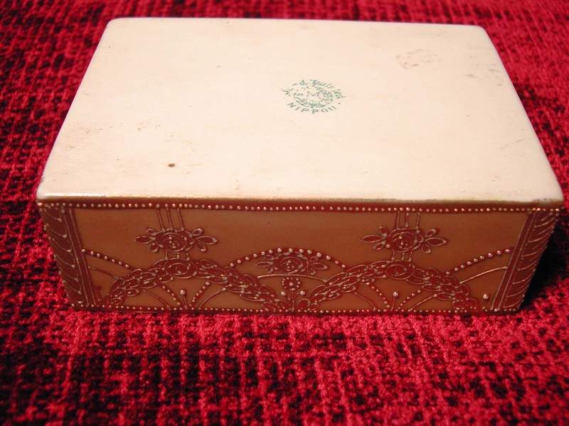 A Morimura Brothers Nippon Lake Scene Cigarette Dresser Box