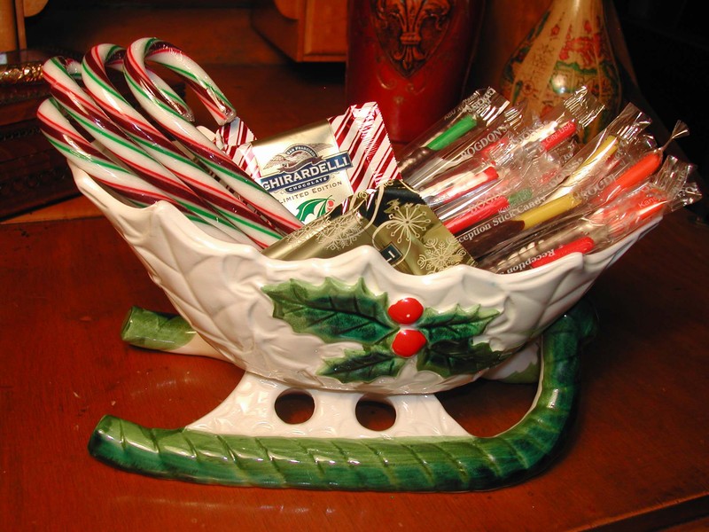 Lefton White Holly Berry Sleigh Dish Vintage