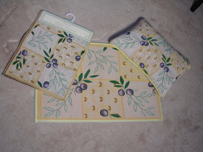 Olive Garden Tapestry Table Runner New