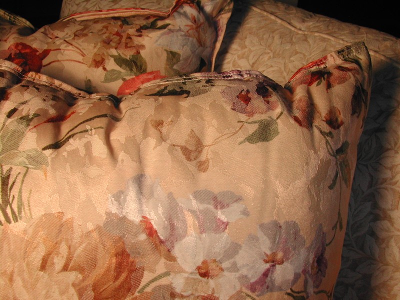 Large & Elegant Traditional Style Sofa Pillow New