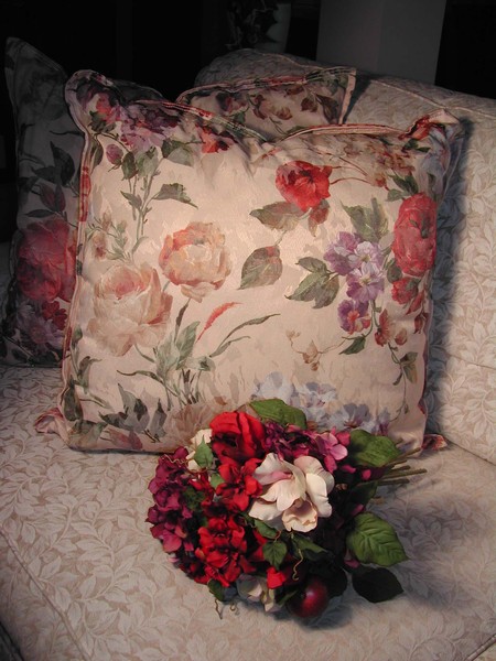 Large & Elegant Traditional Style Sofa Pillow New
