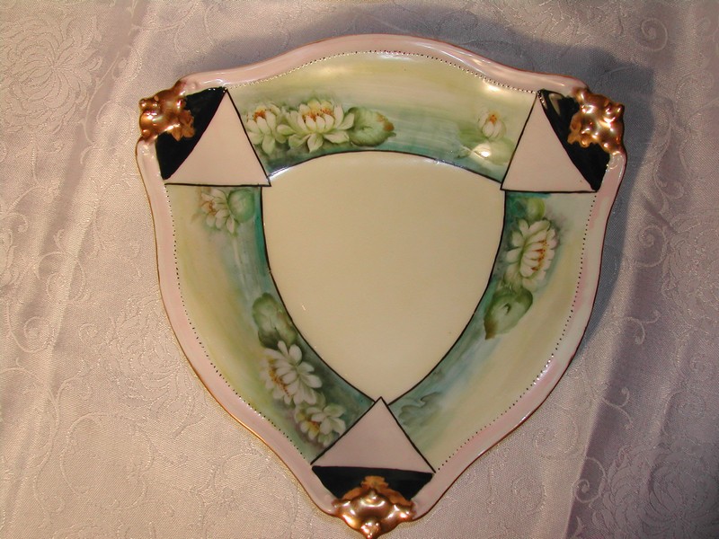 T&V (Tressemann & Vogt) Limoges France Hand Painted Lily Pads Bo