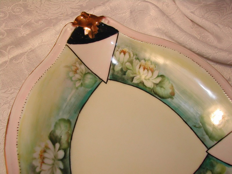 T&V (Tressemann & Vogt) Limoges France Hand Painted Lily Pads Bo