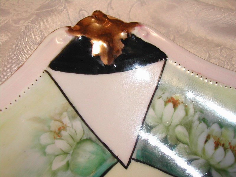 T&V (Tressemann & Vogt) Limoges France Hand Painted Lily Pads Bo